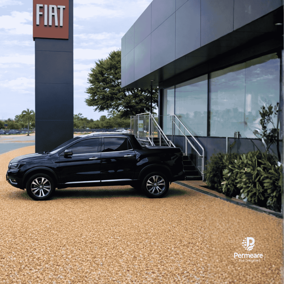 Aplicação de piso contínuo Permeare em estacionamento